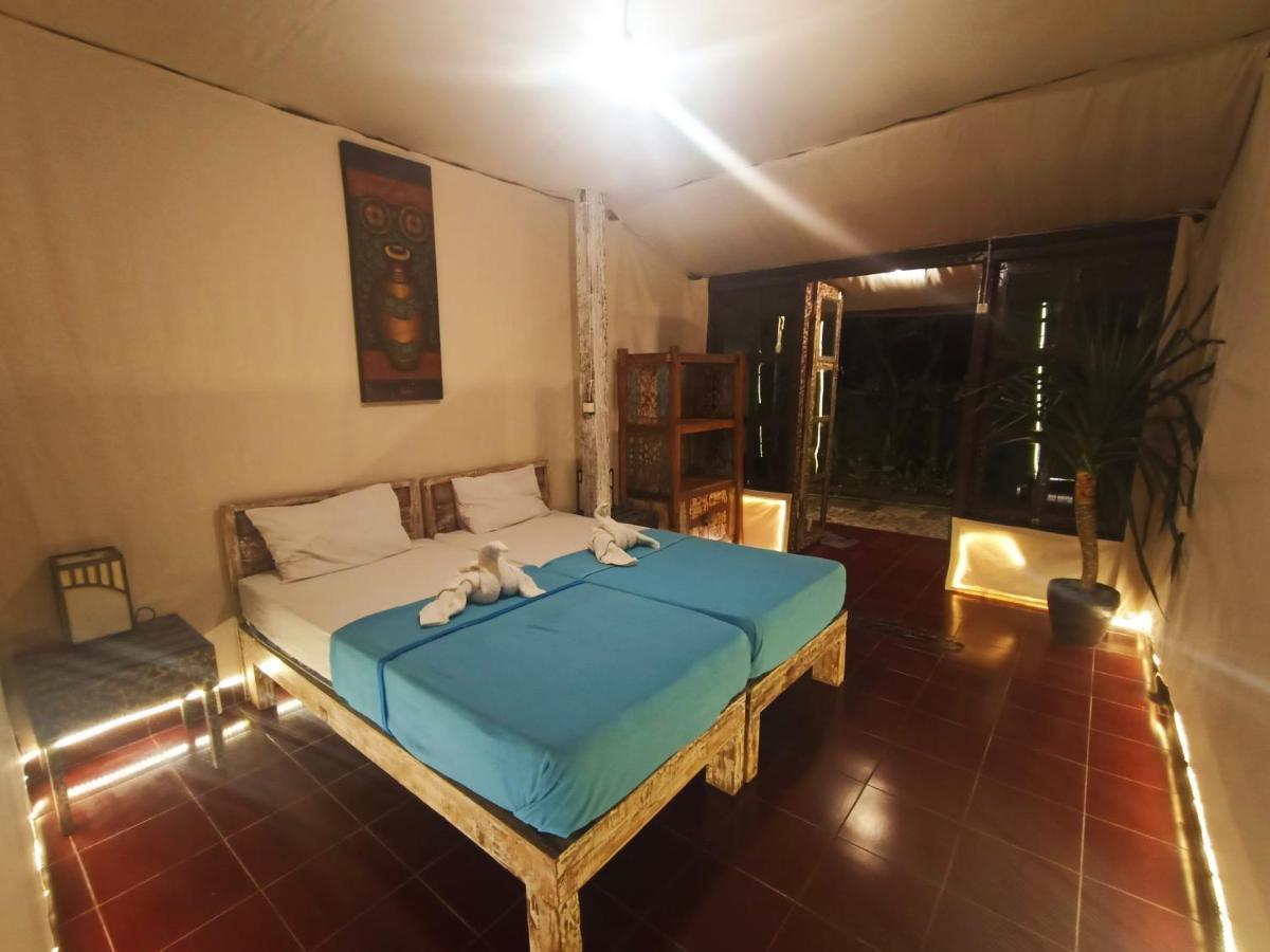 ฟังกี้เพลซ Hostel โลวินา ภายนอก รูปภาพ