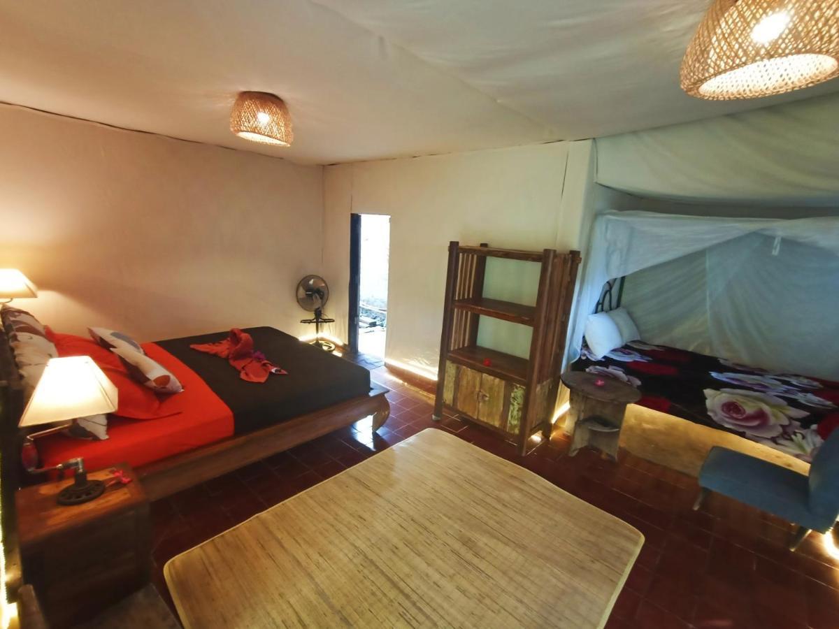 ฟังกี้เพลซ Hostel โลวินา ภายนอก รูปภาพ
