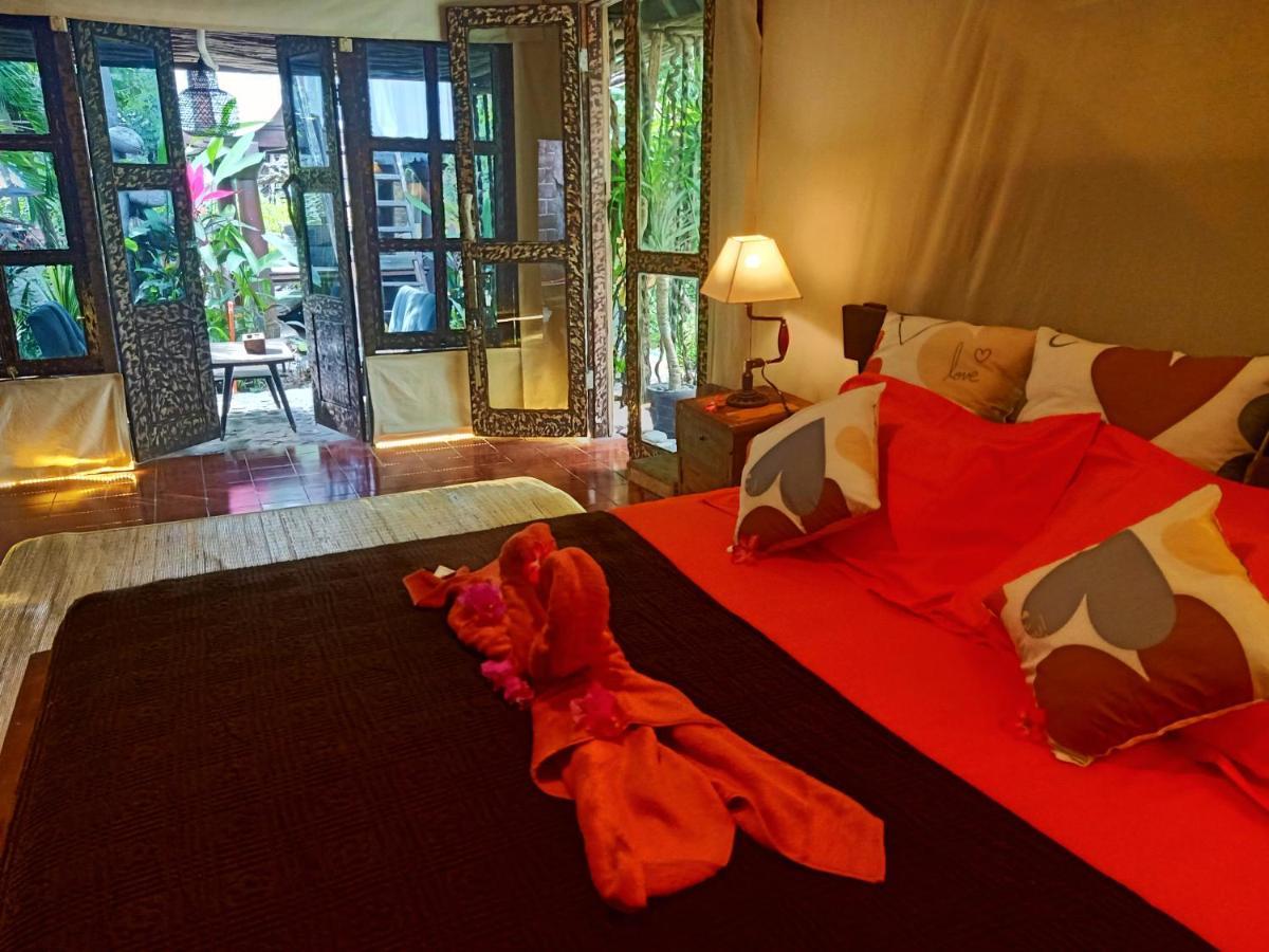ฟังกี้เพลซ Hostel โลวินา ภายนอก รูปภาพ