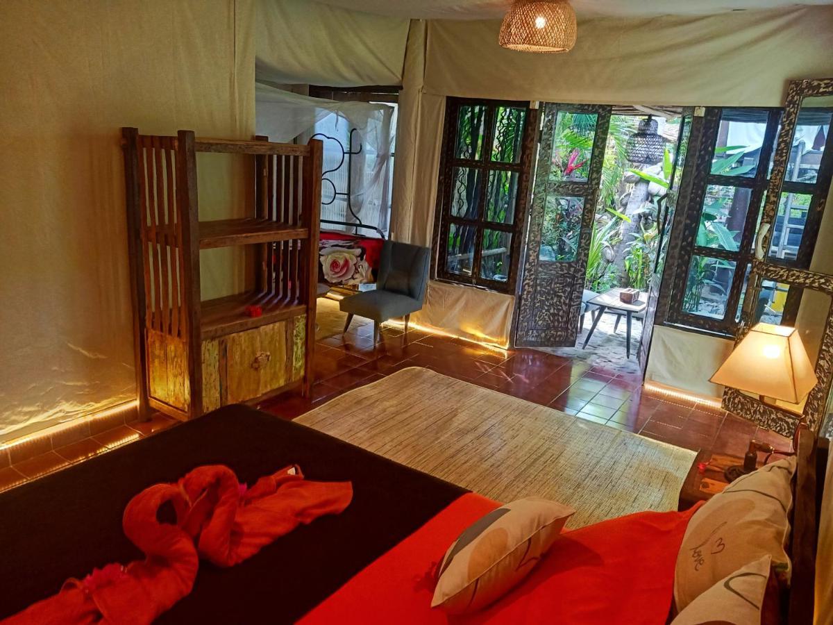 ฟังกี้เพลซ Hostel โลวินา ภายนอก รูปภาพ