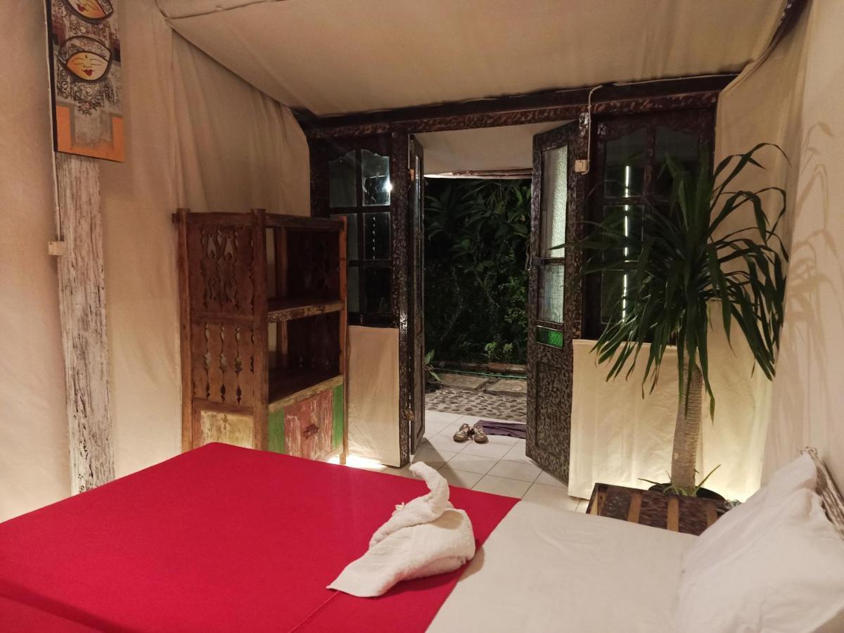 ฟังกี้เพลซ Hostel โลวินา ภายนอก รูปภาพ