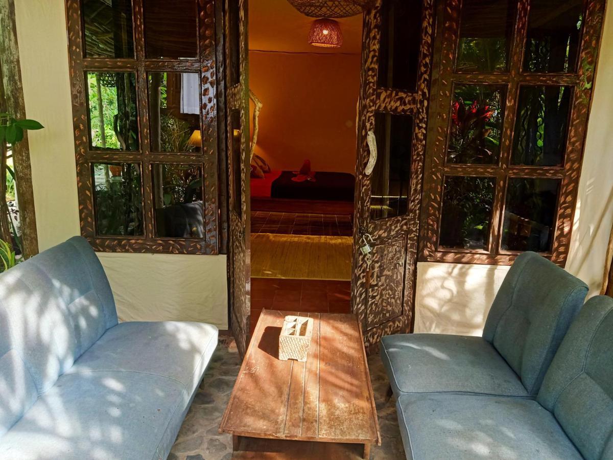 ฟังกี้เพลซ Hostel โลวินา ภายนอก รูปภาพ