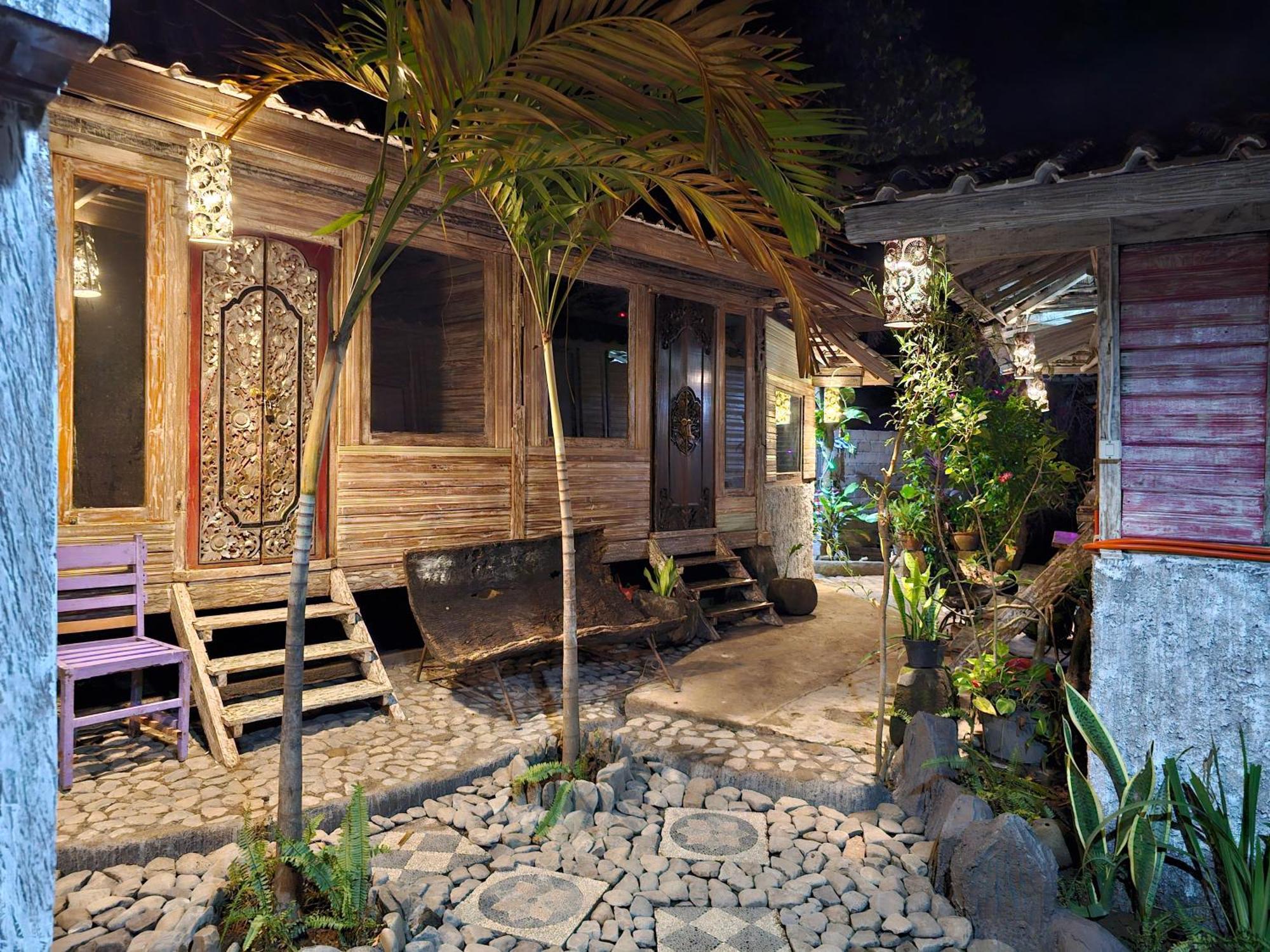 ฟังกี้เพลซ Hostel โลวินา ภายนอก รูปภาพ