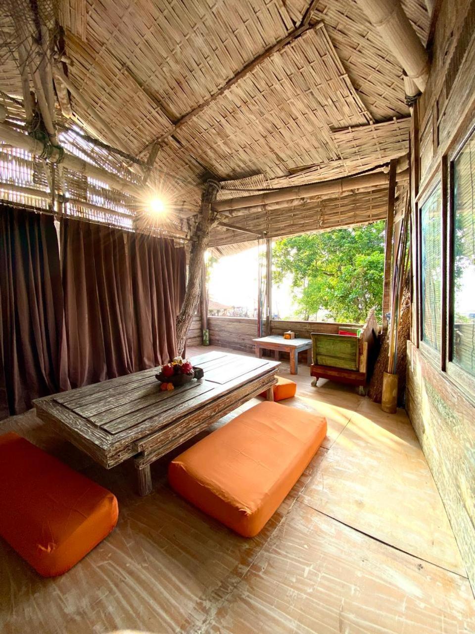 ฟังกี้เพลซ Hostel โลวินา ภายนอก รูปภาพ