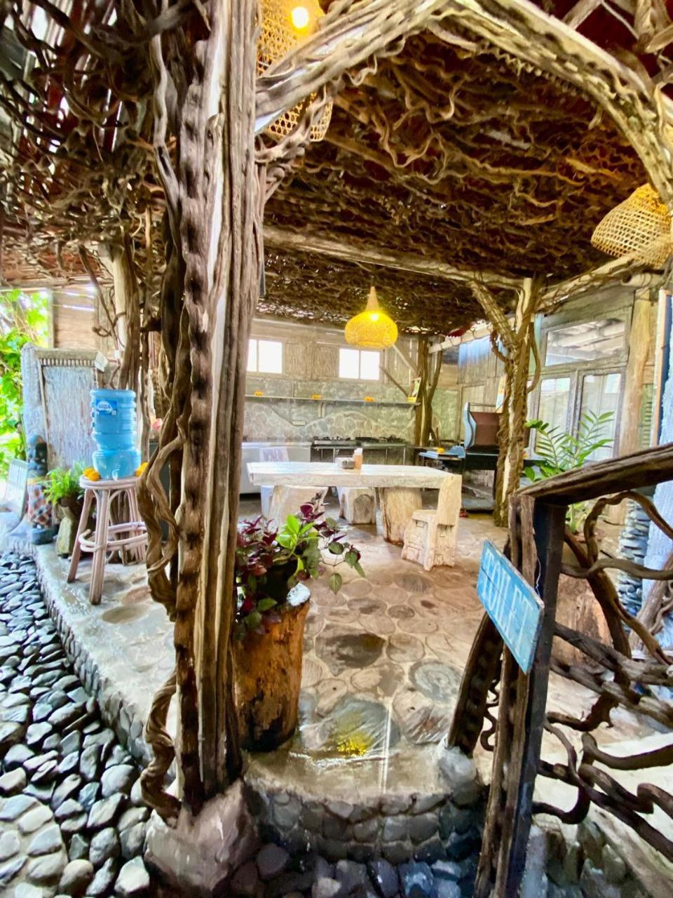 ฟังกี้เพลซ Hostel โลวินา ภายนอก รูปภาพ