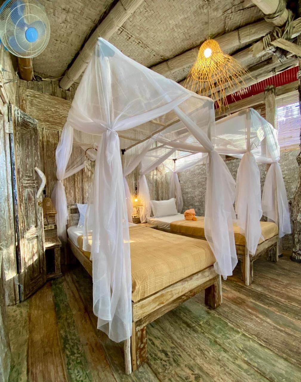 ฟังกี้เพลซ Hostel โลวินา ภายนอก รูปภาพ