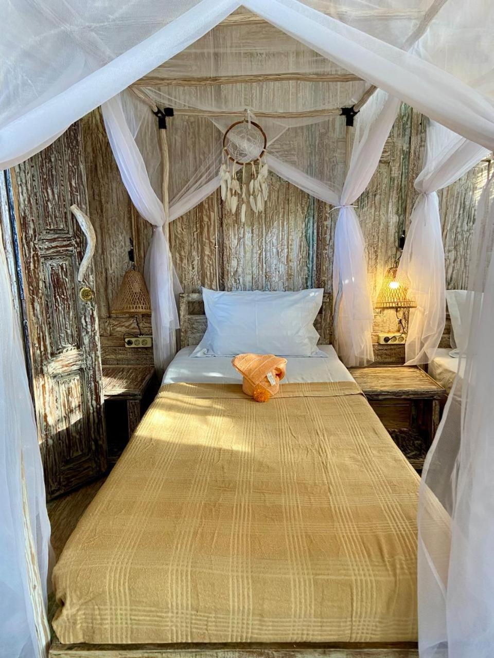 ฟังกี้เพลซ Hostel โลวินา ภายนอก รูปภาพ