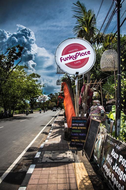 ฟังกี้เพลซ Hostel โลวินา ภายนอก รูปภาพ