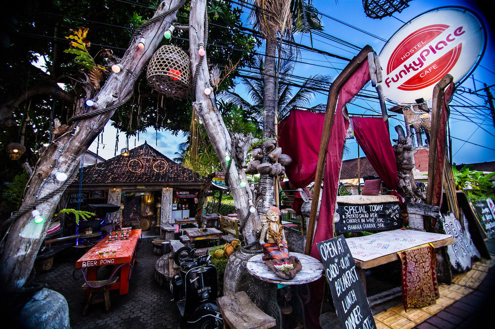 ฟังกี้เพลซ Hostel โลวินา ภายนอก รูปภาพ