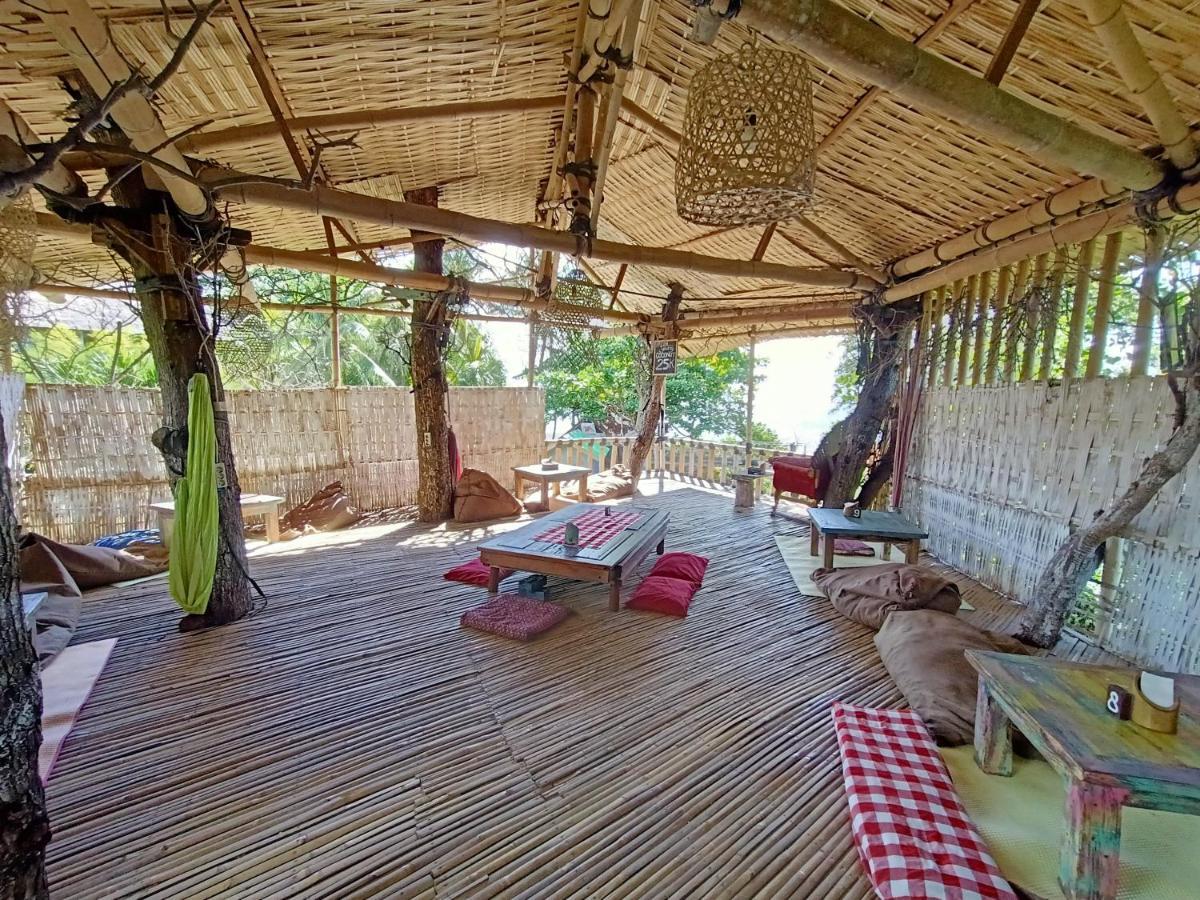 ฟังกี้เพลซ Hostel โลวินา ภายนอก รูปภาพ